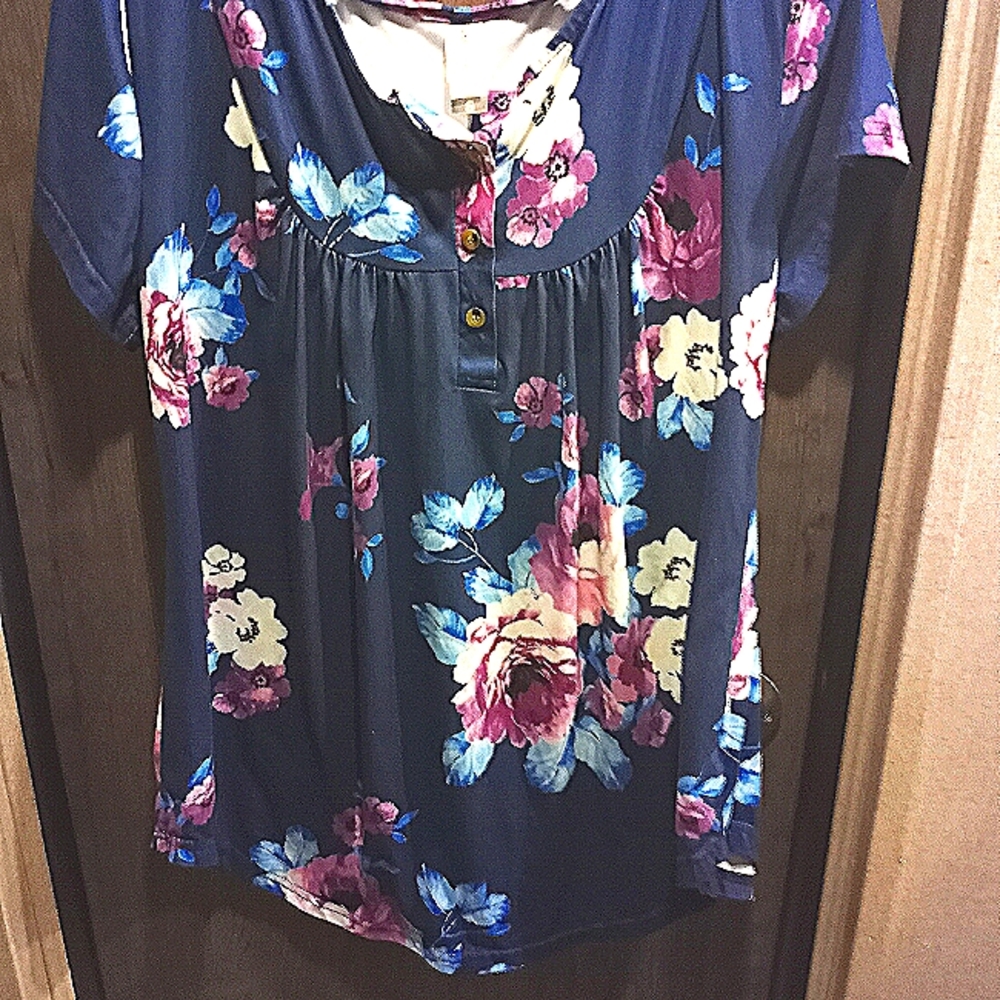 Floral Blouse size small Amolos